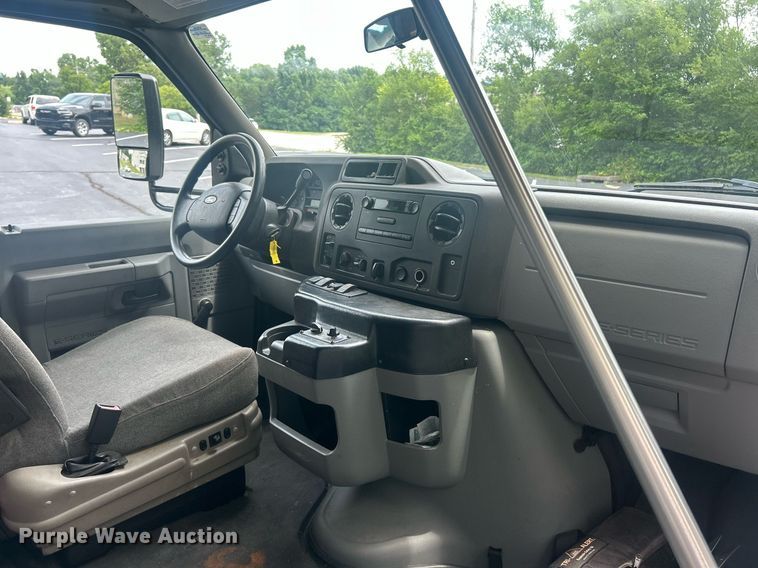 image for item EK8363 2015 Ford E450 Super Duty shuttle bus