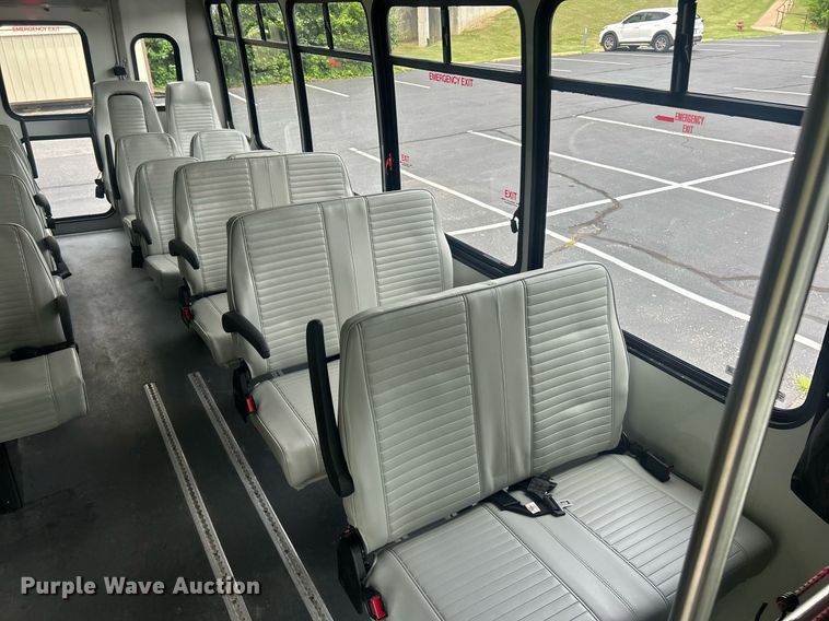 image for item EK8363 2015 Ford E450 Super Duty shuttle bus