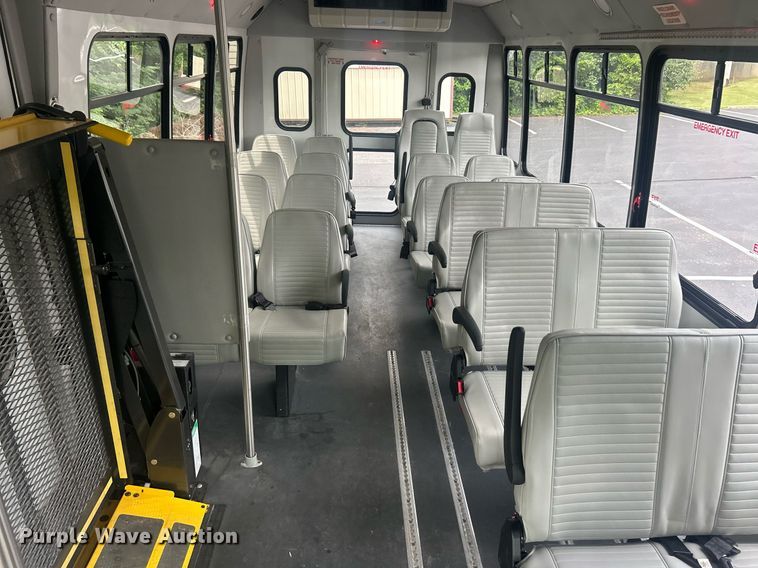 image for item EK8363 2015 Ford E450 Super Duty shuttle bus