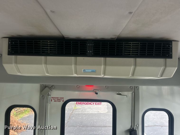 image for item EK8363 2015 Ford E450 Super Duty shuttle bus