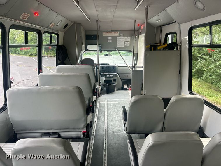 image for item EK8363 2015 Ford E450 Super Duty shuttle bus
