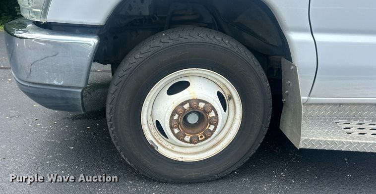 image for item EK8363 2015 Ford E450 Super Duty shuttle bus