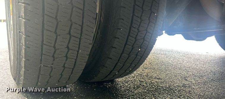 image for item EK8363 2015 Ford E450 Super Duty shuttle bus