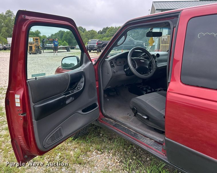 image for item EK8368 2003 Ford Ranger SuperCab pickup truck