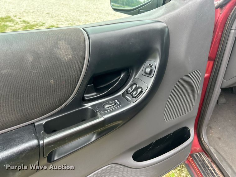 image for item EK8368 2003 Ford Ranger SuperCab pickup truck