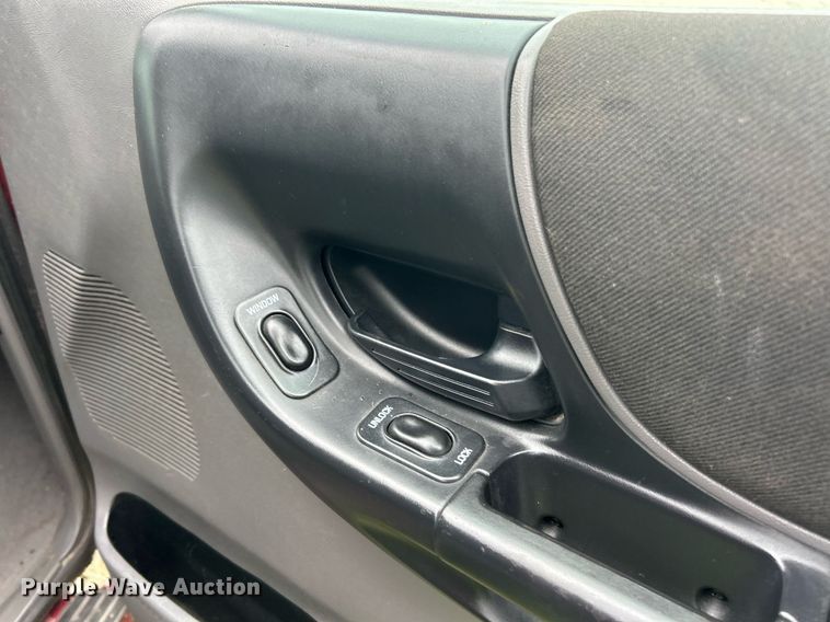 image for item EK8368 2003 Ford Ranger SuperCab pickup truck