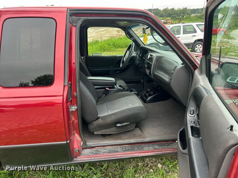 image for item EK8368 2003 Ford Ranger SuperCab pickup truck