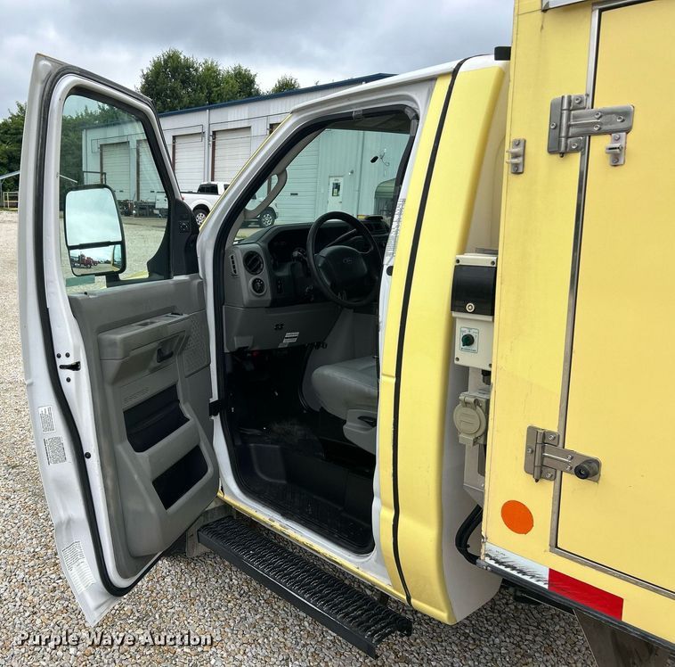 image for item EK8371 2019 Ford E450 refrigerated truck