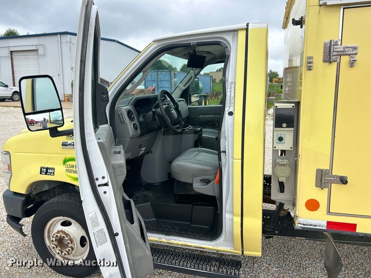 image for item EK8371 2019 Ford E450 refrigerated truck