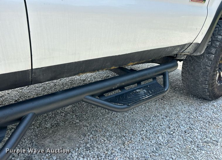 image for item EK8375 2006 Ford F250 Super Duty Crew Cab pickup truck