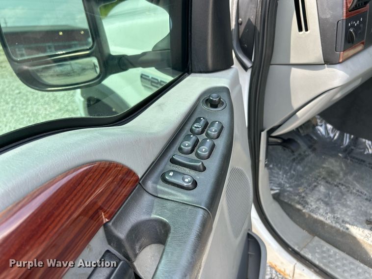 image for item EK8375 2006 Ford F250 Super Duty Crew Cab pickup truck