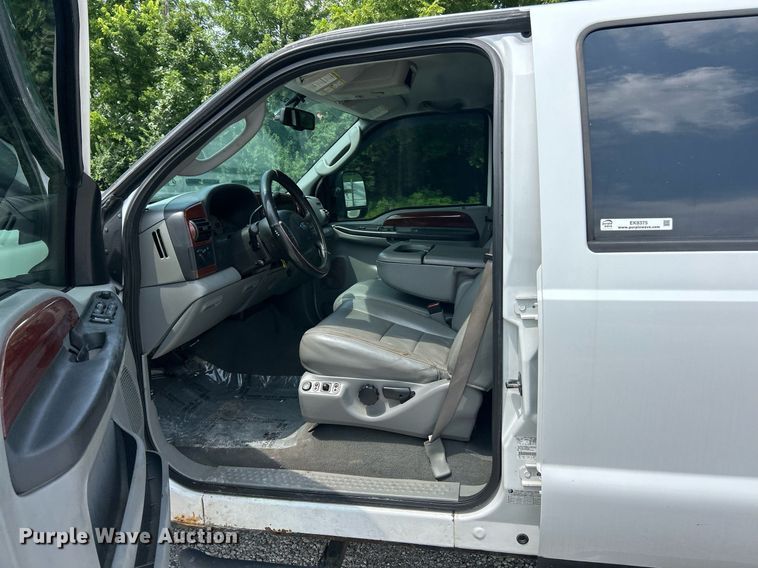 image for item EK8375 2006 Ford F250 Super Duty Crew Cab pickup truck