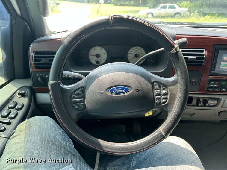 image for item EK8375 2006 Ford F250 Super Duty Crew Cab pickup truck