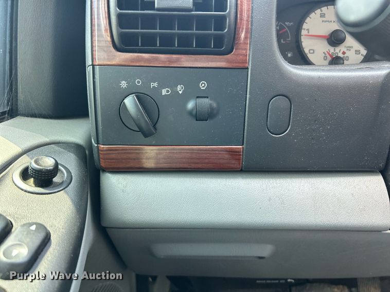 image for item EK8375 2006 Ford F250 Super Duty Crew Cab pickup truck