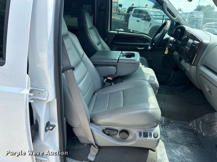 image for item EK8375 2006 Ford F250 Super Duty Crew Cab pickup truck