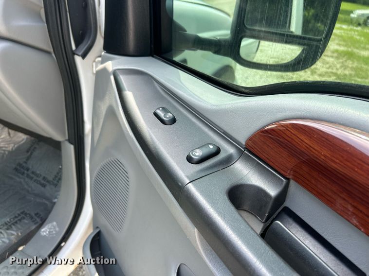 image for item EK8375 2006 Ford F250 Super Duty Crew Cab pickup truck