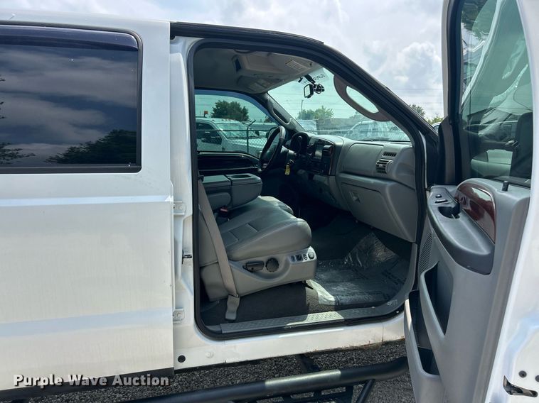 image for item EK8375 2006 Ford F250 Super Duty Crew Cab pickup truck