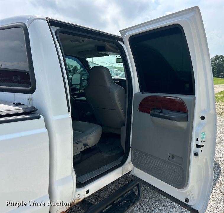 image for item EK8375 2006 Ford F250 Super Duty Crew Cab pickup truck