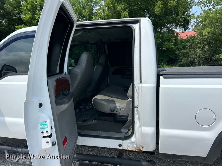 image for item EK8375 2006 Ford F250 Super Duty Crew Cab pickup truck