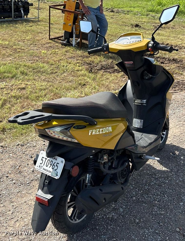 image for item EL2117 2022 Taizhou Zhongeng Freedom scooter