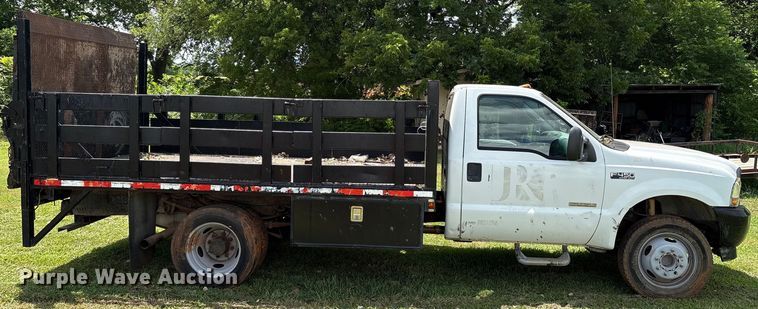 image for item EL2155 2004 Ford F450 Super Duty XL flatbed truck