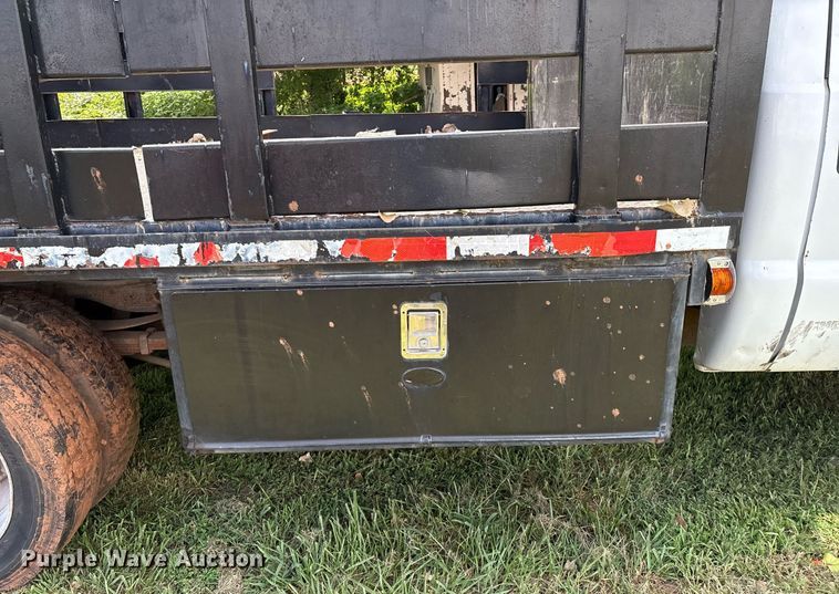 image for item EL2155 2004 Ford F450 Super Duty XL flatbed truck