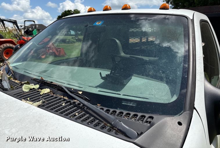 image for item EL2155 2004 Ford F450 Super Duty XL flatbed truck