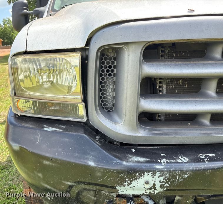 image for item EL2155 2004 Ford F450 Super Duty XL flatbed truck