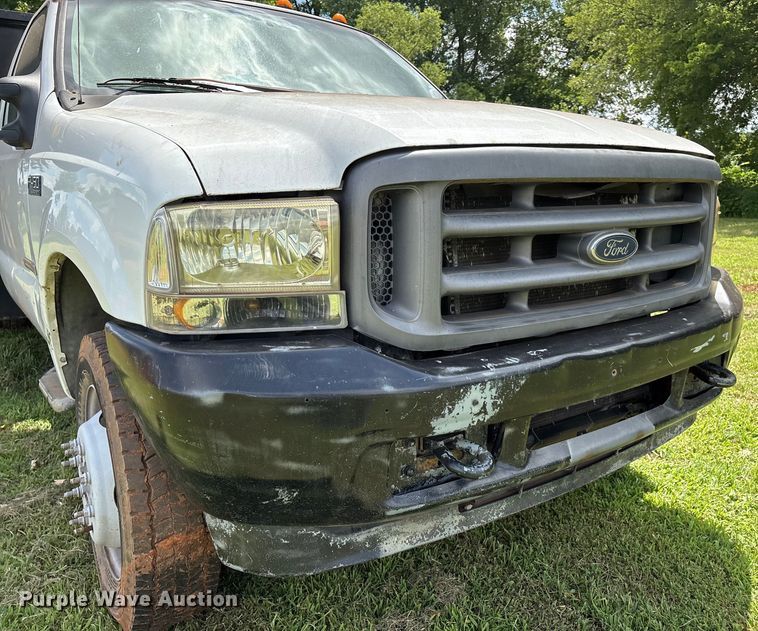 image for item EL2155 2004 Ford F450 Super Duty XL flatbed truck