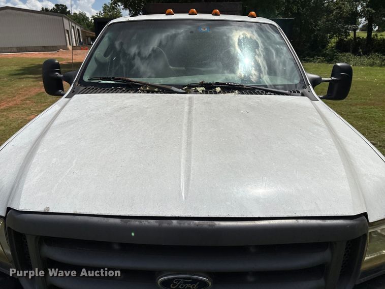 image for item EL2155 2004 Ford F450 Super Duty XL flatbed truck