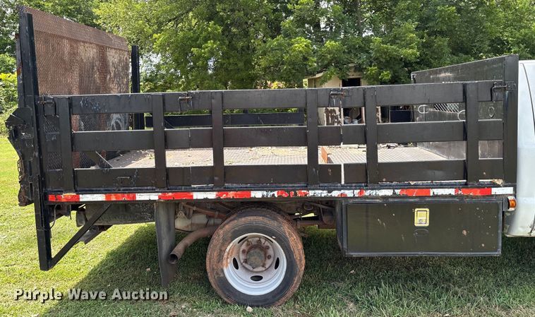 image for item EL2155 2004 Ford F450 Super Duty XL flatbed truck
