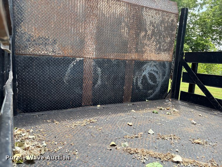 image for item EL2155 2004 Ford F450 Super Duty XL flatbed truck