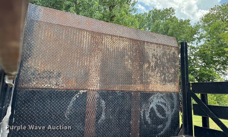 image for item EL2155 2004 Ford F450 Super Duty XL flatbed truck