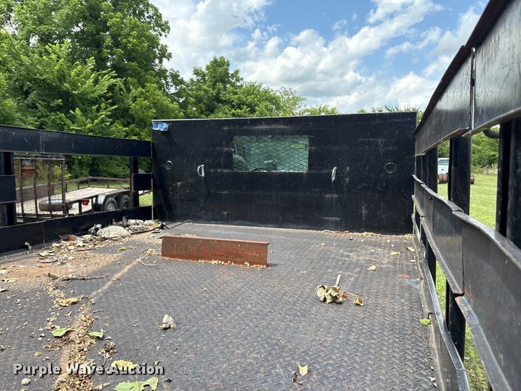 image for item EL2155 2004 Ford F450 Super Duty XL flatbed truck