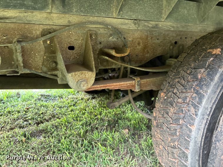 image for item EL2155 2004 Ford F450 Super Duty XL flatbed truck