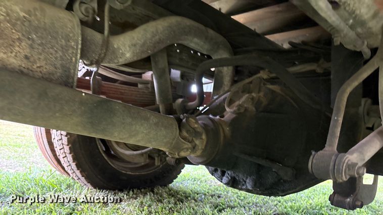 image for item EL2155 2004 Ford F450 Super Duty XL flatbed truck