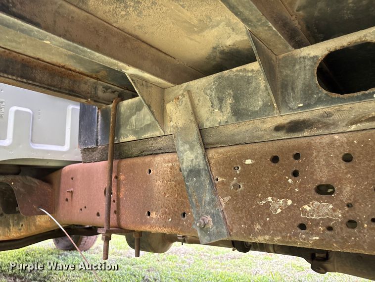 image for item EL2155 2004 Ford F450 Super Duty XL flatbed truck