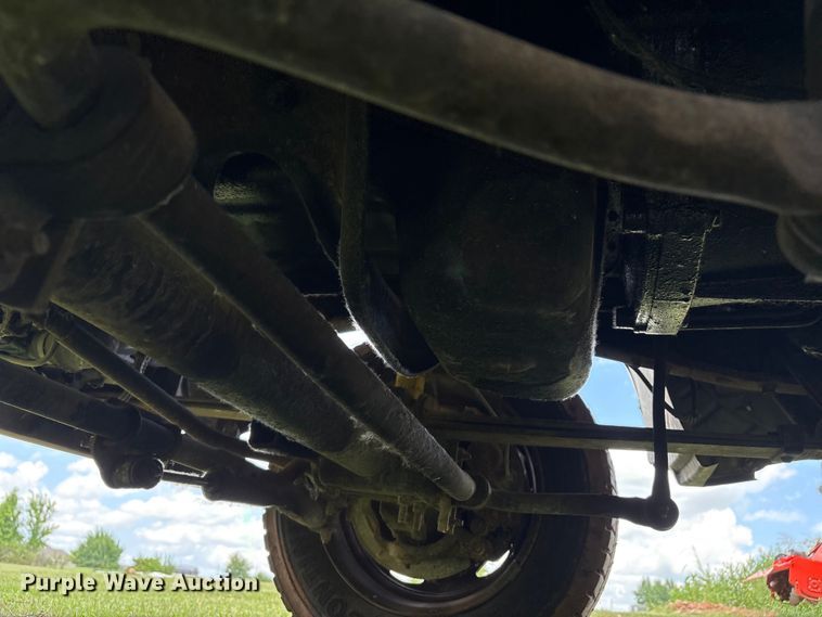 image for item EL2155 2004 Ford F450 Super Duty XL flatbed truck