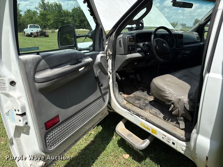 image for item EL2155 2004 Ford F450 Super Duty XL flatbed truck