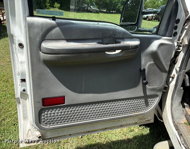 image for item EL2155 2004 Ford F450 Super Duty XL flatbed truck