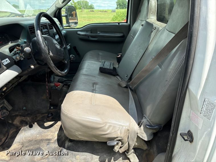 image for item EL2155 2004 Ford F450 Super Duty XL flatbed truck