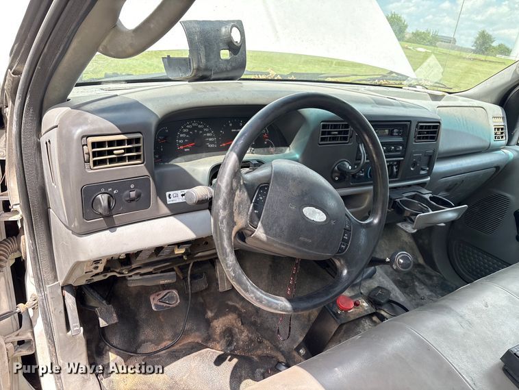 image for item EL2155 2004 Ford F450 Super Duty XL flatbed truck