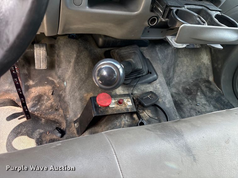 image for item EL2155 2004 Ford F450 Super Duty XL flatbed truck