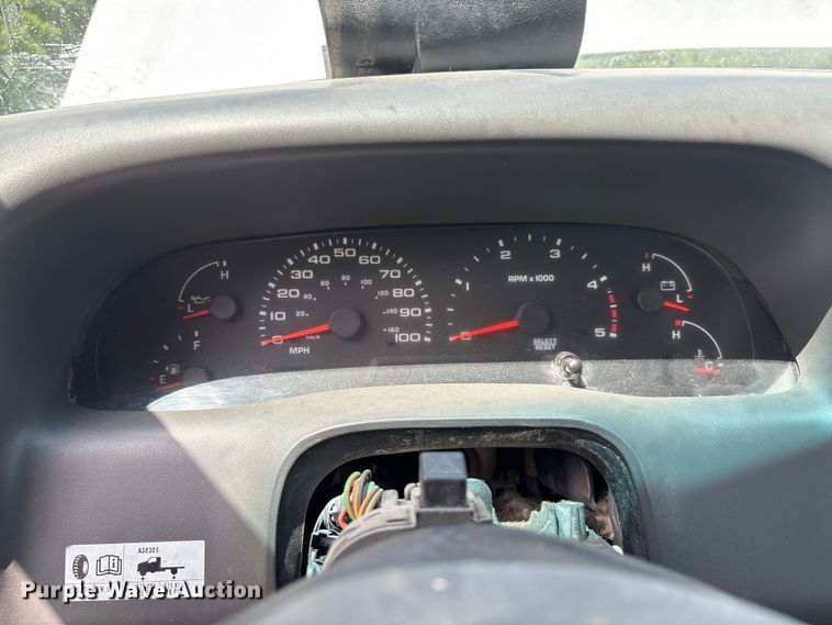 image for item EL2155 2004 Ford F450 Super Duty XL flatbed truck