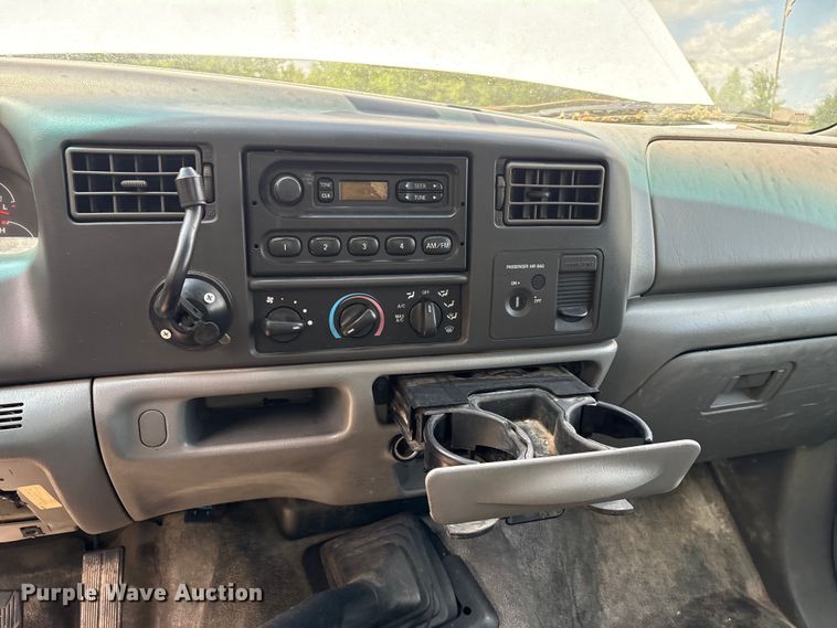 image for item EL2155 2004 Ford F450 Super Duty XL flatbed truck