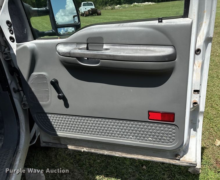 image for item EL2155 2004 Ford F450 Super Duty XL flatbed truck