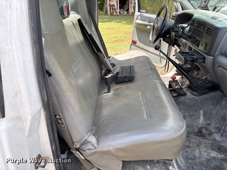 image for item EL2155 2004 Ford F450 Super Duty XL flatbed truck