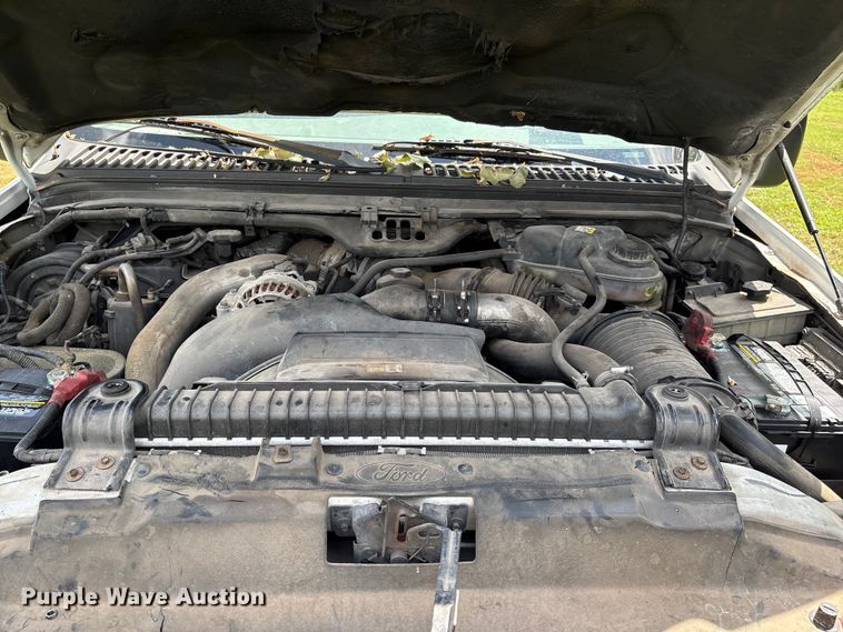 image for item EL2155 2004 Ford F450 Super Duty XL flatbed truck