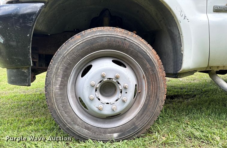 image for item EL2155 2004 Ford F450 Super Duty XL flatbed truck