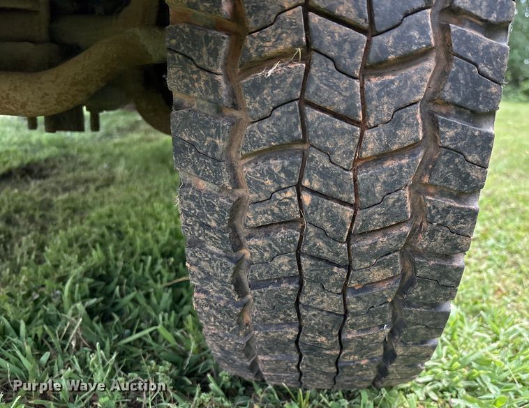 image for item EL2155 2004 Ford F450 Super Duty XL flatbed truck